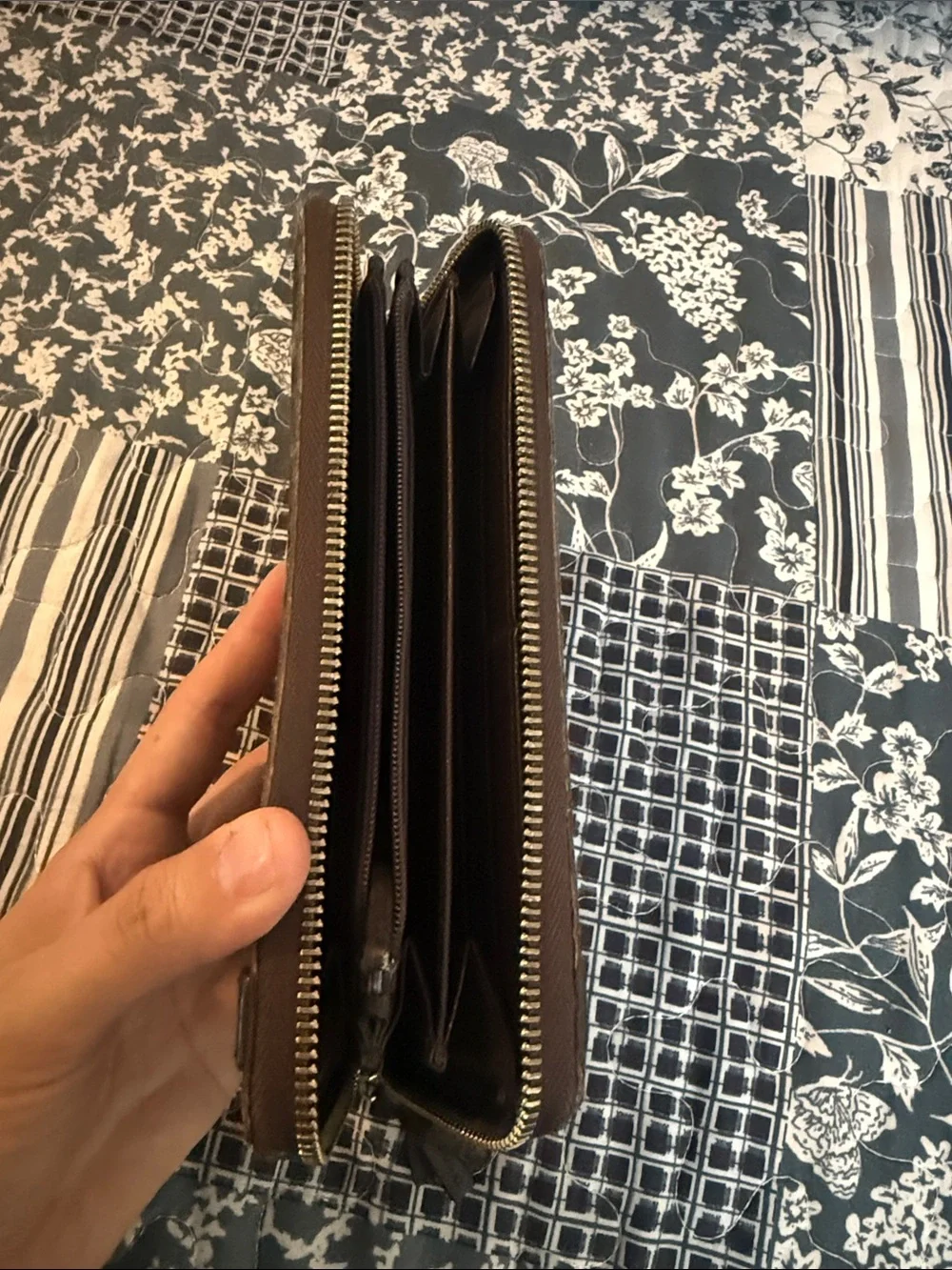 Gucci Brown Zip Wallet with Signature Webbing and Gold Accent
